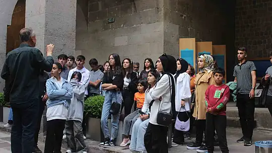 Depremzede öğrenciler Kayseri turu yaptı