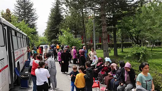 Depremzedelerden kan bağışına yoğun ilgi