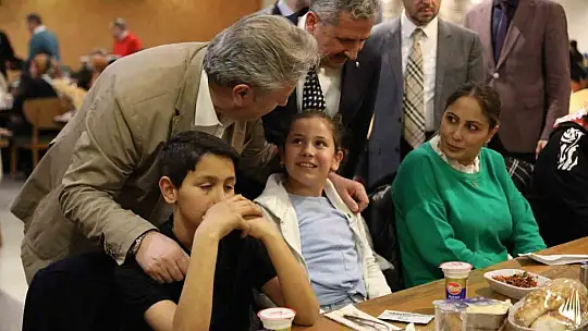 Depremzedeler Melikgazi'de bir araya geldi