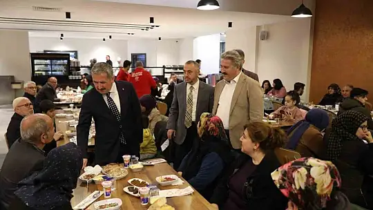 Depremzedeler Melikgazi'de bir araya geldi