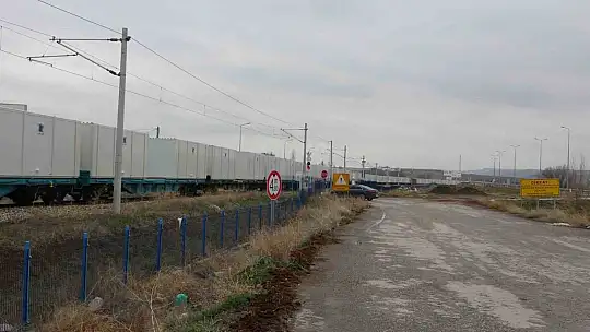 Depremzedelere giden yaşam konteynerleri Kayseri'den geçti