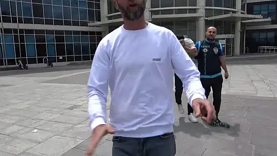 Depremzedelerin parasını çalan hırsız gazetecilere saldırdı