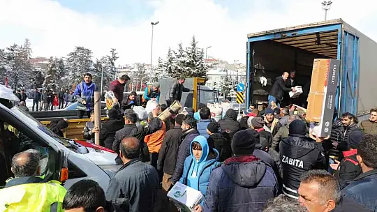 Depremzedeler için 4 yardım kafilesi daha yola çıktı