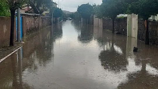 Develi ve Tomarza'da sel