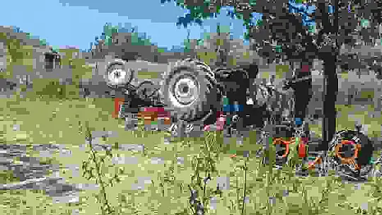 Devrilen traktörün altında kalan sürücü hayatını kaybetti