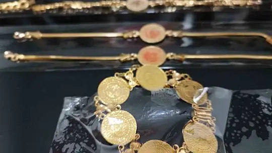 Dolandırıcılık operasyonunda ele geçirilen sahte altınlar sergilendi