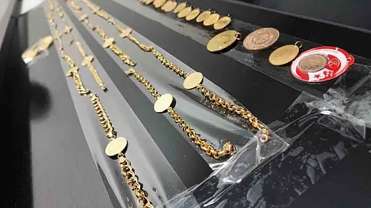 Dolandırıcılık operasyonunda ele geçirilen sahte altınlar sergilendi