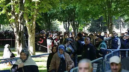 Mimarsinan Parkı'nda uzun kuyruk! Sabah erken saatlerde başladı