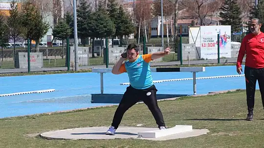 Down sendromlular hem eğlendiler hem yarıştılar