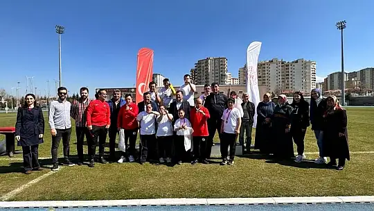 Down sendromlular hem eğlendiler hem yarıştılar