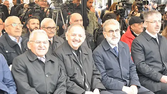 Büyükkılıç, 12 yeni otobüsü tanıttı