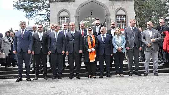 AK Parti heyeti, Seyyid Burhaneddin Türbesi'ni ziyaret etti