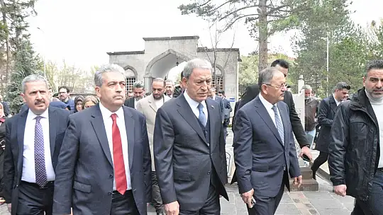 AK Parti heyeti, Seyyid Burhaneddin Türbesi'ni ziyaret etti