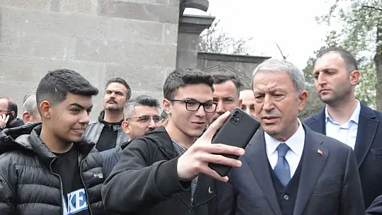 AK Parti heyeti, Seyyid Burhaneddin Türbesi'ni ziyaret etti