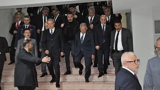 Bakan Akar bayramlaşmaya TOGG ile geldi