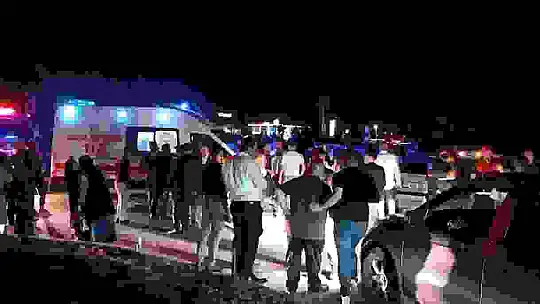 Düğün dönüşü kaza: 1'i ağır 9 yaralı