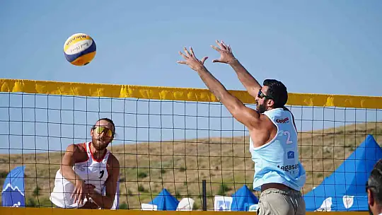 Erciyes'te gerçekleşen Pro Beach Plaj Voleybolu'nda kupa töreni...