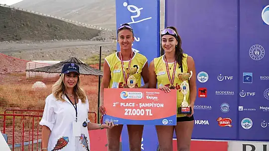 Erciyes'te gerçekleşen Pro Beach Plaj Voleybolu'nda kupa töreni...