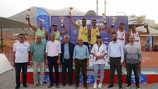 Erciyes'te gerçekleşen Pro Beach Plaj Voleybolu'nda kupa töreni...