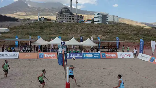 Erciyes'te Plaj Voleybolu Turnuvası başladı