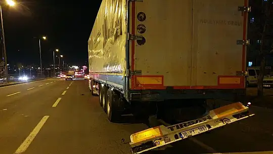 Tıra arkadan çarptı, arkadaşının cansız bedeni ile yola devam etti