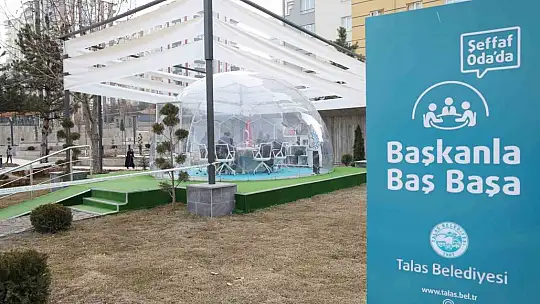 Elbistan'da kol kola, şeffaf odada baş başa