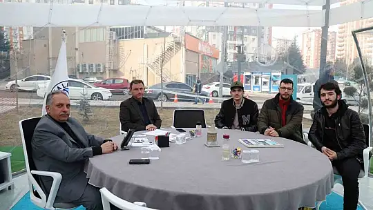 Elbistan'da kol kola, şeffaf odada baş başa