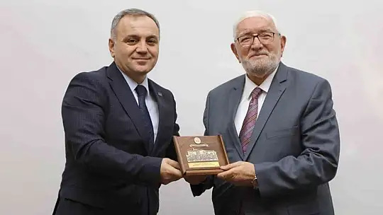 Nursaçan, ERÜ'de öğrenciler ile buluştu