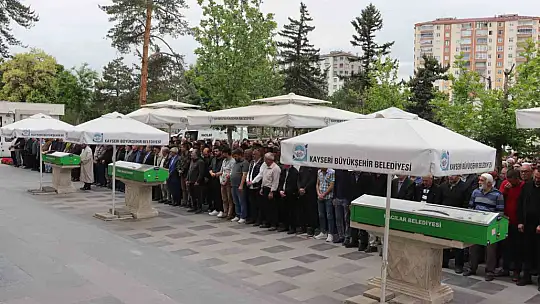 Balkondan düşen anne ve 2 çocuğu gözyaşlarıyla uğurlandı