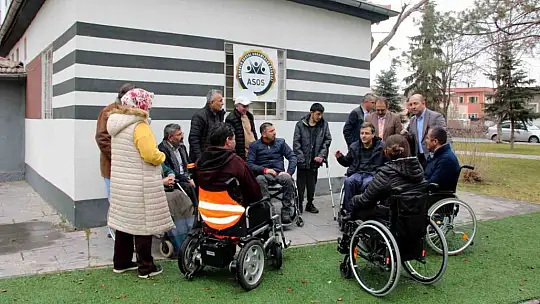 Engelleri aştılar, peluş bebek üretiyorlar
