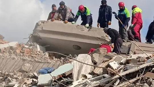 Erciyes A.Ş.  ekibi ile deprem bölgesinde