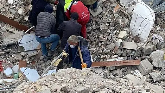 Erciyes A.Ş.  ekibi ile deprem bölgesinde