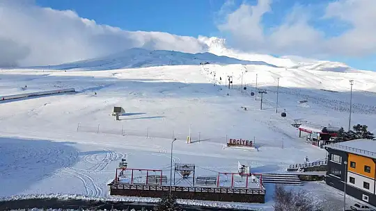 Erciyes beyaza büründü