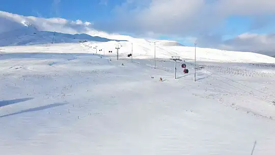 Erciyes beyaza büründü