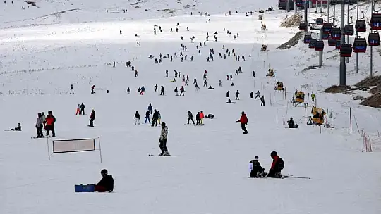 Erciyes'e turist akını