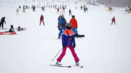 Erciyes hafta sonu 70 bin misafir ağırladı