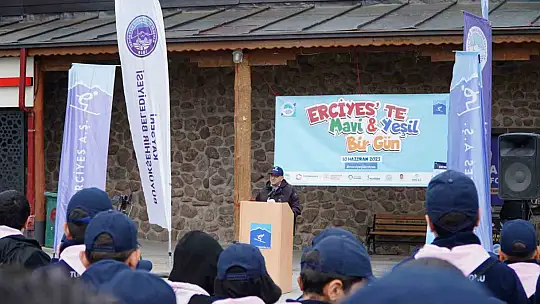 Erciyes'te tonlarca çöp toplandı