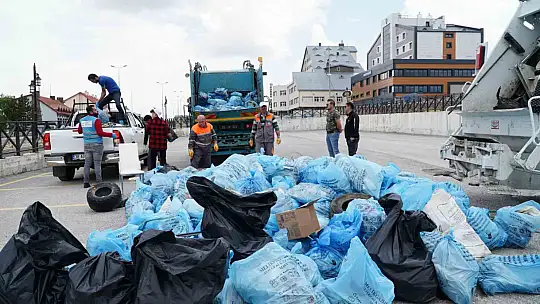 Erciyes'te tonlarca çöp toplandı