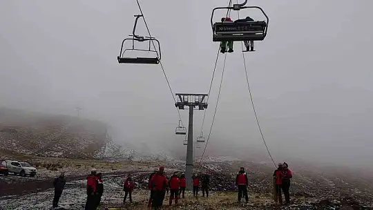 Erciyes'te gerçeğini aratmayan tatbikat: Teleferikte mahsur kalanlar kurtarıldı