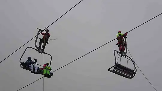 Erciyes'te gerçeğini aratmayan tatbikat: Teleferikte mahsur kalanlar kurtarıldı