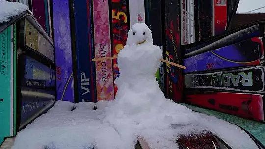 Erciyes'te ilk kardan adam yapıldı