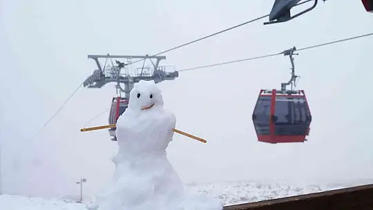 Erciyes'te ilk kardan adam yapıldı