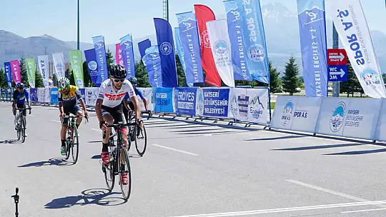 Erciyes uluslararası yol bisiklet yarışları hız kesmeden devam ediyor