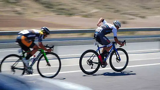 Erciyes uluslararası yol bisiklet yarışları hız kesmeden devam ediyor
