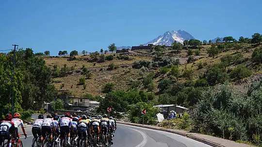 Erciyes uluslararası yol bisiklet yarışları hız kesmeden devam ediyor