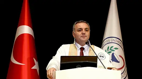 ERÜ eczacılık fakültesi mezuniyet töreni düzenlendi