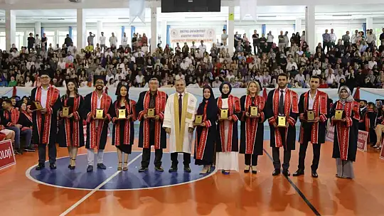 ERÜ Edebiyat Fakültesi bu yıl 542 mezun verdi