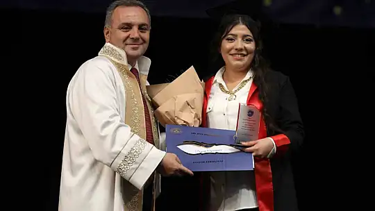 ERÜ Eğitim Fakültesi bu yıl 392 mezun verdi