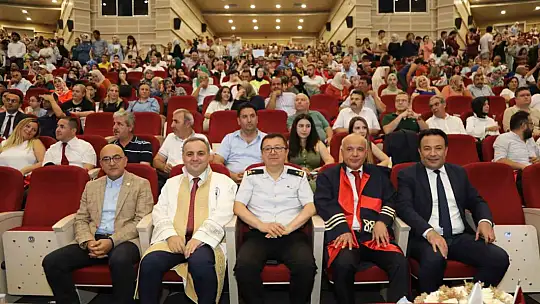 ERÜ Eğitim Fakültesi bu yıl 392 mezun verdi