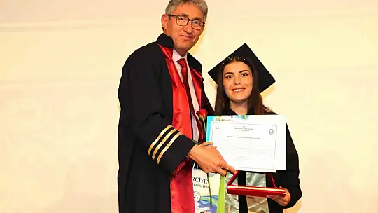 ERÜ Fen Fakültesi'nde mezuniyet heyecanı!